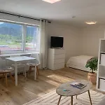 Schoene 1-zimmer Am Bahnhof Mit Parkplatz 아파트 손토펜