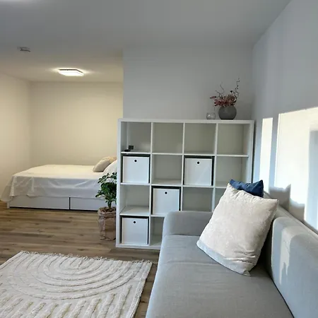 Schoene 1-zimmer Am Bahnhof 2 Parkplaetze *