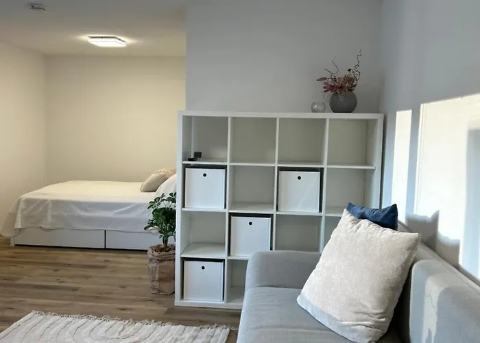 Schoene 1-zimmer Am Bahnhof Mit Parkplatz *