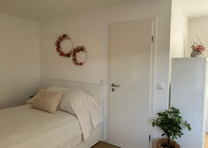 Appartement Schoene 1-zimmer Am Bahnhof Mit Parkplatz