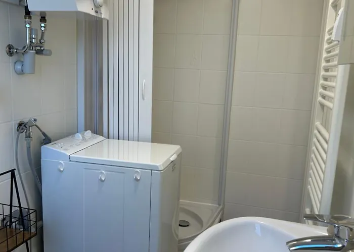 Schoene 1-zimmer Am Bahnhof Mit Parkplatz *